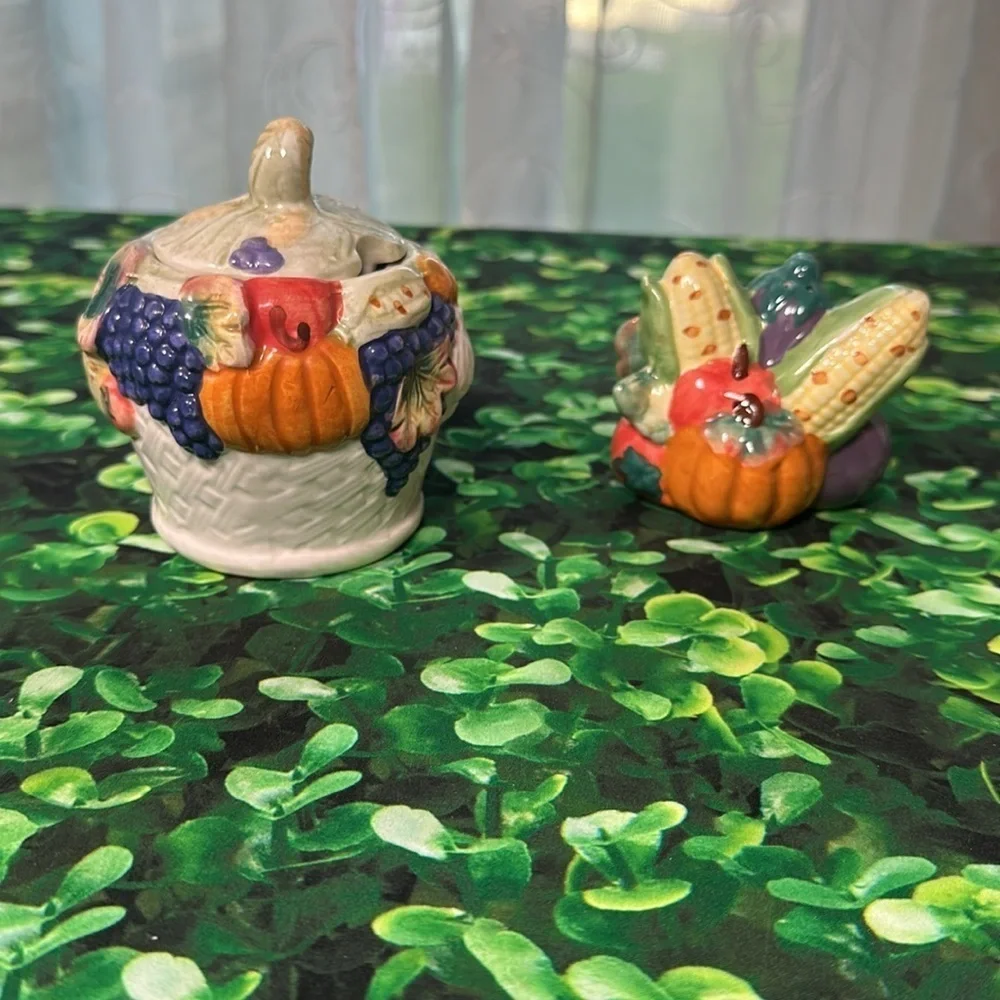 Vintage Vegetable Harvest Sugar Creamer Salt/Pepper Shaker ceramic kitchen set